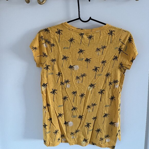 Lucky Brand T-Shirt - Picture 2 of 3